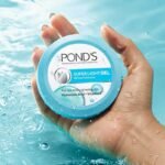 POND'S Super Light Gel Oil Free Moisturiser with Hyaluronic Acid & Vitamin E (50g) - Image 2