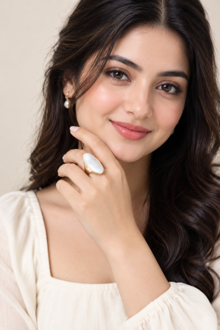Gold-Tone Adjustable Oval Statement Ring for Women. গোল্ডেন অ্যাডজাস্টেবল ওভাল স্টেটমেন্ট রিং